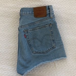 Levi’s 501 short, size 27